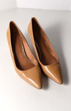 COACH Nude Patent Leather Pointed Toe Pumps Heels Camel Beige Women Size 11B